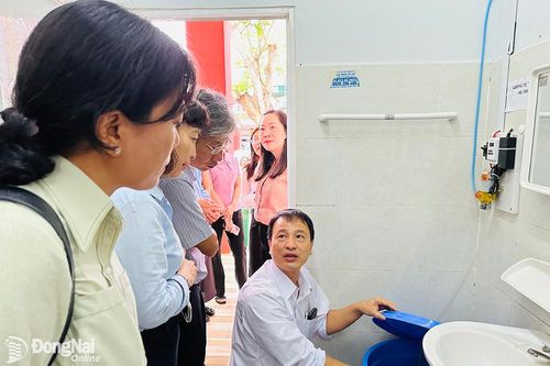 Xua tan nỗi ám ảnh nhà vệ sinh trường học