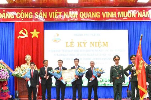 Đảng bộ TP. Pleiku kỷ niệm 70 năm Ngày thành lập và đón nhận Huân chương Lao động hạng nhì