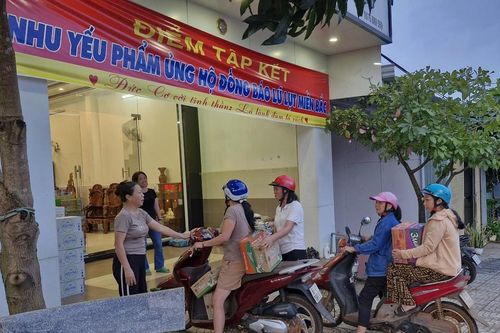 Người dân Gia Lai chung tay hướng về vùng bão, lũ