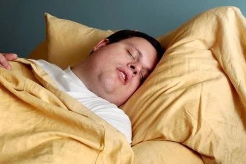 Tác hại tiềm ẩn của việc nằm gối quá cao