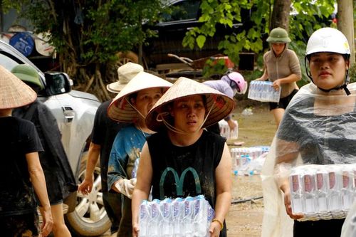 Triệu tấm lòng 'hậu phương' gửi yêu thương đến vùng lũ