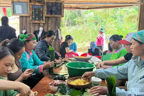 Hàng nghìn chiếc bánh nghĩa tình gửi đến đồng bào vùng lũ