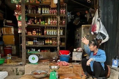 Trữ quá nhiều thực phẩm trong những ngày mưa bão tiềm ẩn rủi ro cho sức khỏe