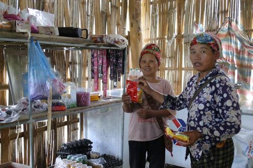 Cuộc sống dần trở lại bình thường ở Cán Tỷ sau lũ dữ