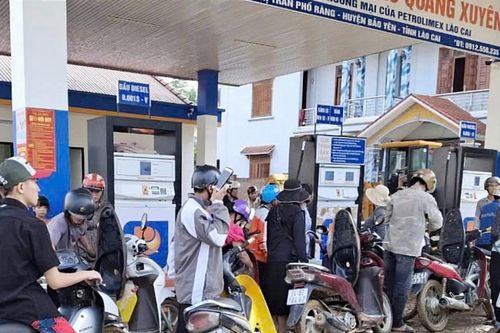 Các cửa hàng bán lẻ xăng dầu bị ngập lụt đã hoạt động trở lại