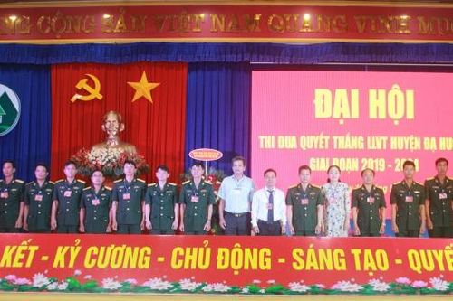 61 năm chiến công và nghĩa tình