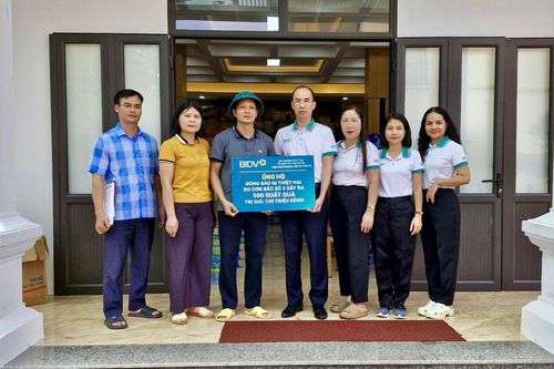 Ngân hàng BIDV Phú Thọ trao quà hỗ trợ 150 triệu đồng cho người dân Hạ Hòa