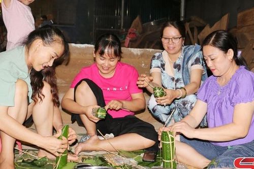 Gói 1.000 chiếc bánh chưng gửi đến bà con vùng lũ
