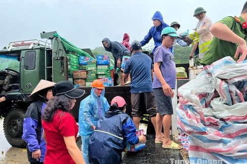 Yên Sơn tập trung hỗ trợ người dân sau khi nước rút