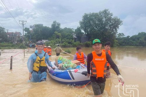 Sức trẻ tình nguyện trong trận lũ lịch sử