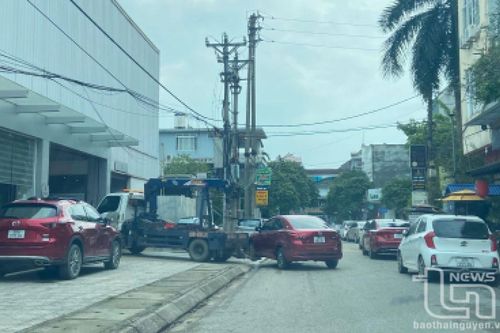 Cửa hàng sửa chữa ô tô, xe máy làm việc hết công suất, không tăng giá