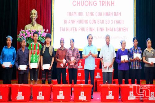 Hỗ trợ 850 triệu đồng ủng hộ nhân dân vùng lũ Phú Bình