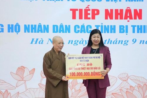 Hà Nội: Tăng Ni, Phật tử chung tay chia sẻ khó khăn với nhân dân vùng lũ, ảnh hưởng bão số 3