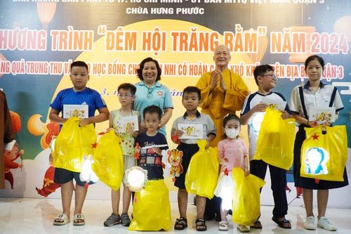 Ban Hướng dẫn Phật tử TP.HCM tổ chức'Đêm hội trăng rằm' cho thiếu nhi tại chùa Hưng Phước