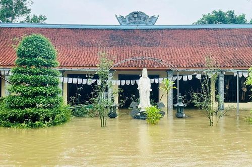 Ninh Bình: Chùa Thôn Năm ngập sâu trong nước