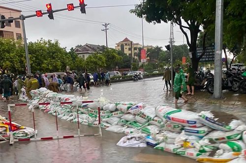 Hà Nam: Phân luồng giao thông tại các tuyến đường bị ngập