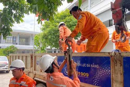 PC Đà Nẵng xuất quân hỗ trợ ngành Điện Quảng Ninh khắc phục sự cố lưới điện sau cơn bão số 3