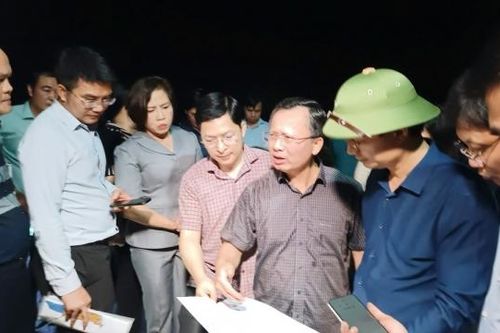 Cẩm Phả (Quảng Ninh): Di dời khẩn cấp trong đêm gần 400 người dân vì sụt lún sườn đồi