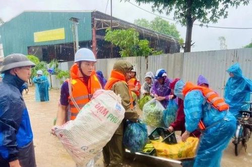Công an thành phố Hà Nội chủ động, sát cánh cùng Nhân dân vượt lũ