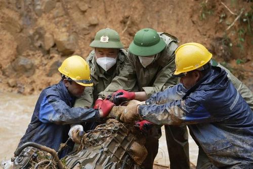 Cao Bằng: Tìm thấy 21 thi thể nạn nhân vụ ô tô và xe máy bị vùi lấp ở xã Nguyên Bình