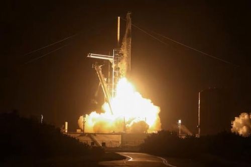SpaceX chuẩn bị thực hiện chuyến đi bộ ngoài không gian đầu tiên