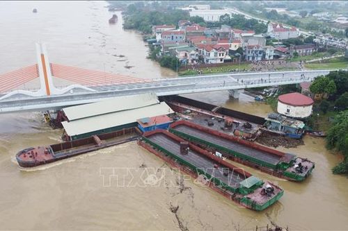 Phối hợp xử lý tàu thuyền trôi dạt tự do qua địa bàn Hà Nội