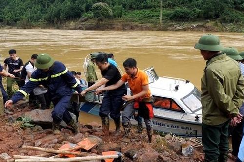 Lào Cai: Gần 100 CSBS Công an nỗ lực cứu nạn khu vực sạt lở tại thôn Nậm Tông