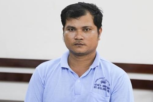 Khởi tố kẻ nghiện rượu, chém hàng xóm trọng thương