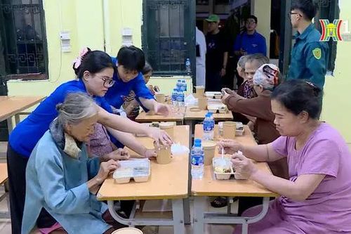 Chăm lo đầy đủ cho người dân ở nơi tránh lũ
