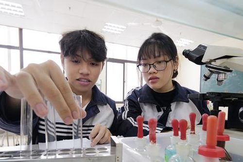 Phú Thọ cho học sinh cấp trung học phổ thông đi học trở lại