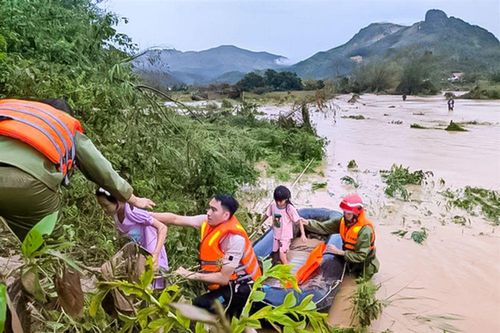 Sẻ cơm nhường áo