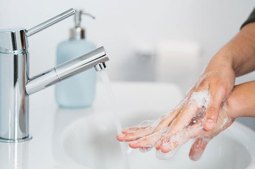 Làm gì để giảm nguy cơ mắc bệnh đường ruột sau bão lũ?