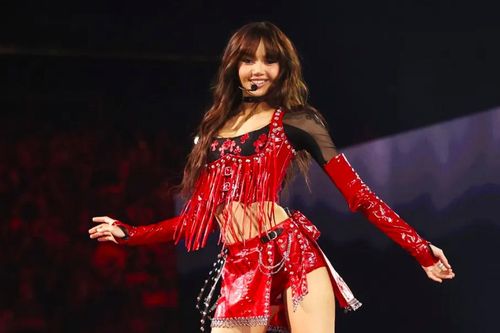 Lisa BlackPink bị chỉ trích vì nghi vấn hát nhép