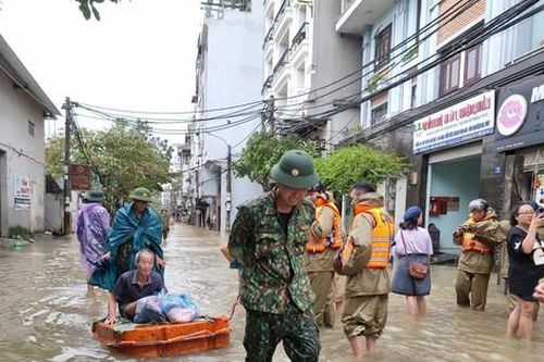 Quận Hai Bà Trưng di dời hơn 1.100 người dân sống tại bờ vở sông Hồng đến nơi an toàn