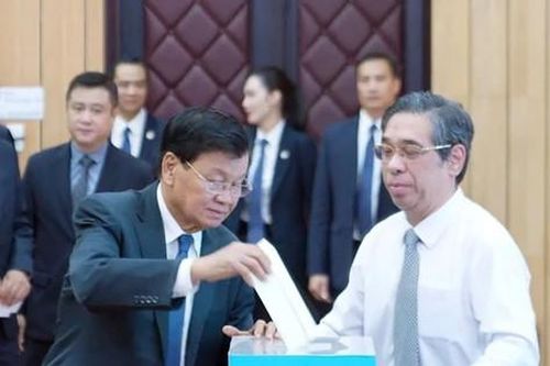 Tổng Bí thư, Chủ tịch nước Lào Thongloun Sisoulith dự lễ phát động ủng hộ đồng bào bị thiệt hại do cơn bão số 3