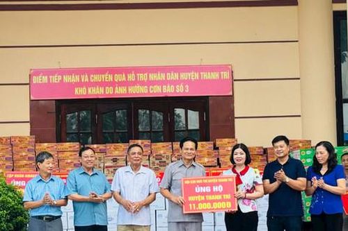 Huyện Thanh Trì: Tiếp nhận và chuyển quà hỗ trợ bà con bị ngập lụt