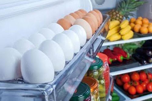 Bảo quản trứng trong tủ lạnh theo cách này sẽ làm vi khuẩn gây dạ dày phát triển khi ăn, nhất là ngày mưa lũ tích trữ