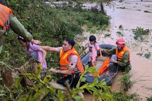 UNICEF hỗ trợ khẩn cấp 3 tỉnh bị thiệt hại do bão lũ
