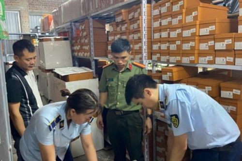 Phú Thọ: Bắt trùm hàng nhái 'Hưng Quảng Châu'
