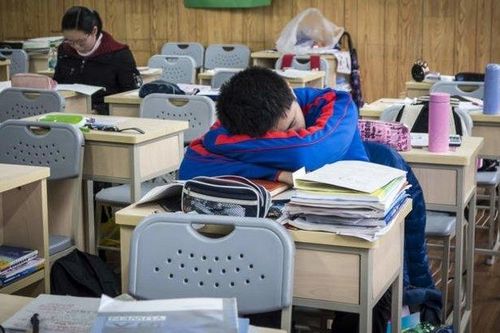 Bóc trần chiêu trò 'không đi học vẫn được tốt nghiệp' ở Trung Quốc