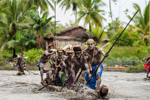 Cuộc sống bí ẩn của bộ tộc ăn thịt người tại Indonesia