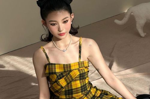 Họa tiết trên váy nữ sinh Nhật hot trở lại