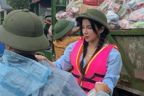 Diệp Lâm Anh giải thích khi bị nói trang phục không phù hợp