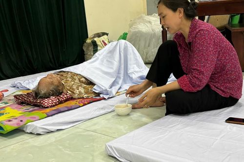 Những hình ảnh cảm động ngoài bãi sông Hồng ở Hoàng Mai