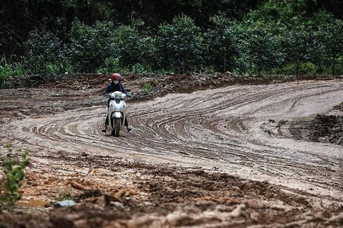 Sạt lở nghiêm trọng tại nhiều vị trí trên tuyến đường tỉnh 433 tại Hòa Bình