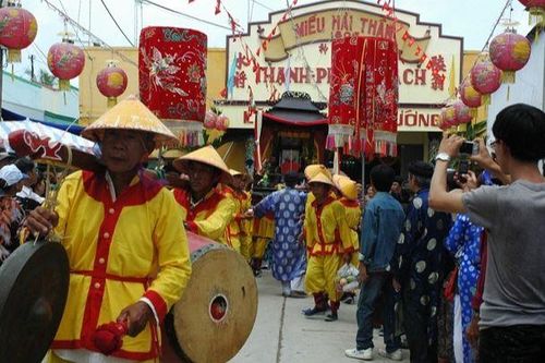 Thành phố Hồ Chí Minh giảm tần suất tổ chức lễ hội, sự kiện lớn để chia sẻ với đồng bào gặp thiên tai, lũ lụt