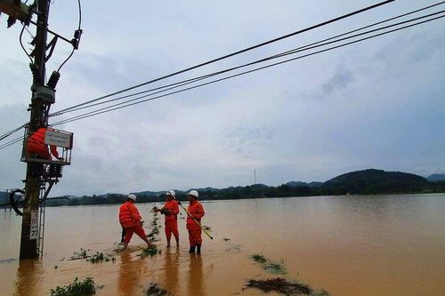 Thái Nguyên nỗ lực cấp điện trở lại cho người dân