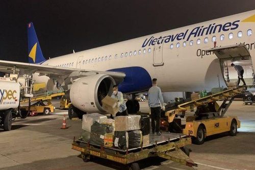 Vietravel Airlines vận chuyển miễn phí hàng cứu trợ