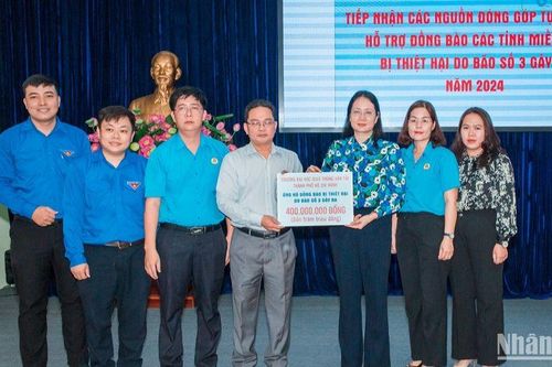 Đại học Giao thông Vận tải TP Hồ Chí Minh trao 400 triệu đồng ủng hộ đồng bào vùng thiên tai, bão lũ