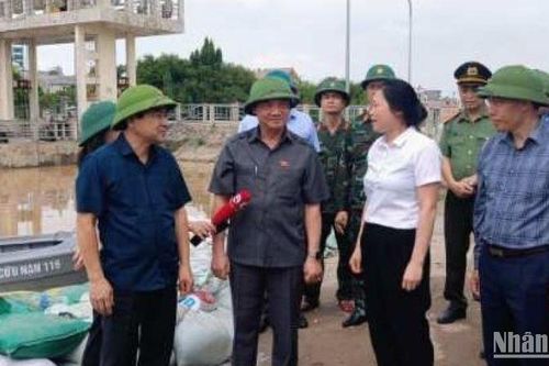 Phó Chủ tịch Quốc hội Nguyễn Khắc Định kiểm tra công tác khắc phục thiệt hại sau bão số 3 tại Thái Bình
